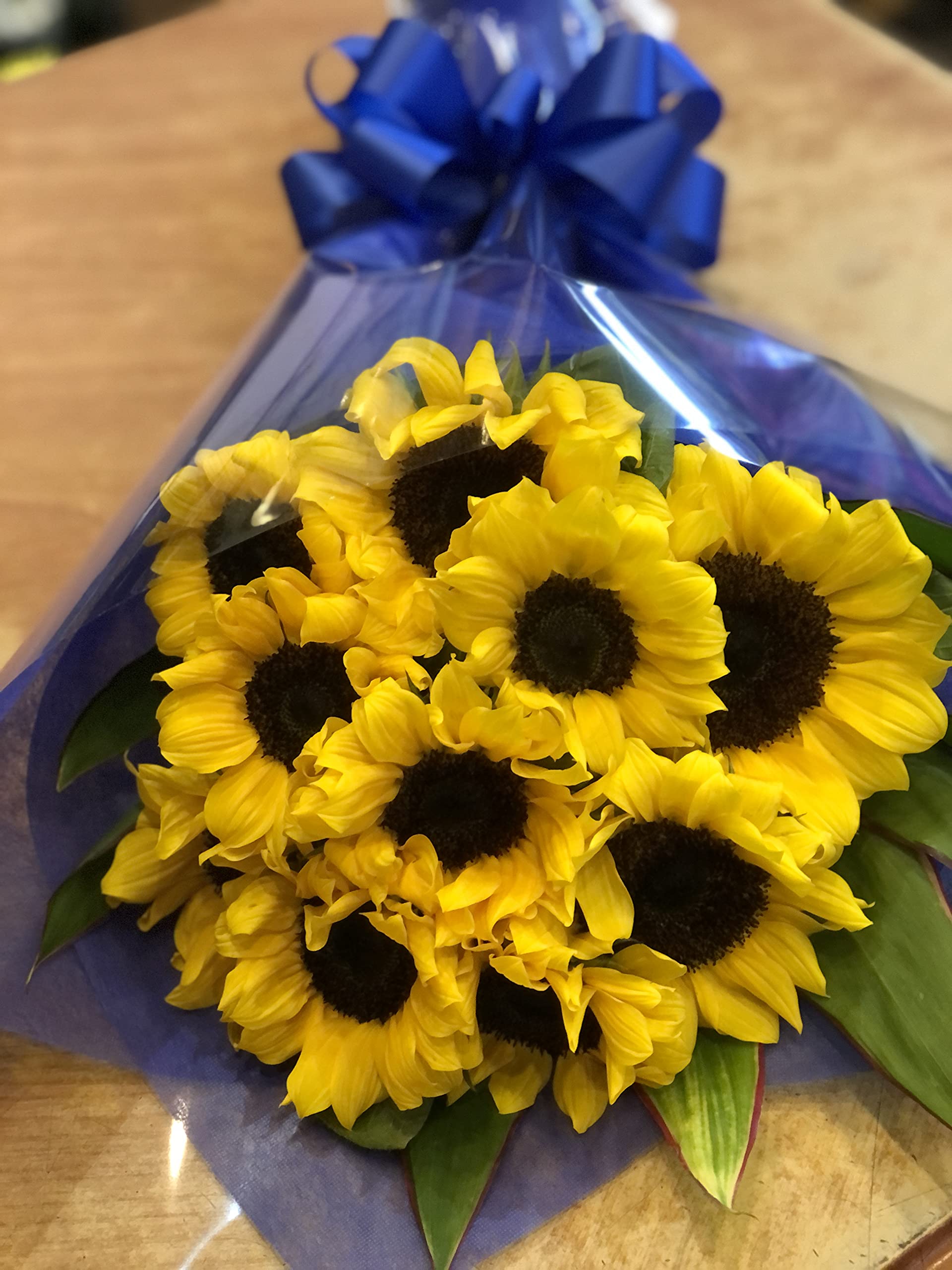 Amazon｜ひまわり10本の花束 母の日・お誕生日お祝 記念日などに